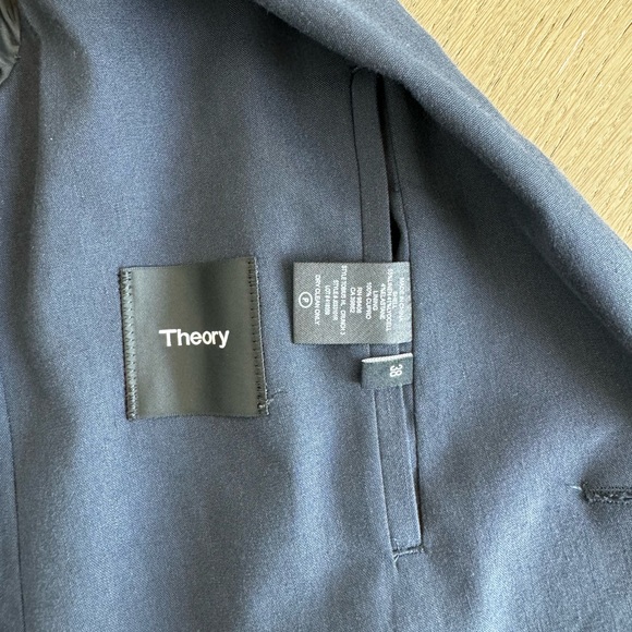 THEORY Men’s Modern Fit Blazer in 38R - Picture 5 of 5